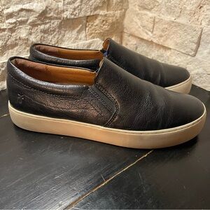 Frye Lena Slip On sneakers style 71292 Black Leather Rubber Sole Loafer EUC